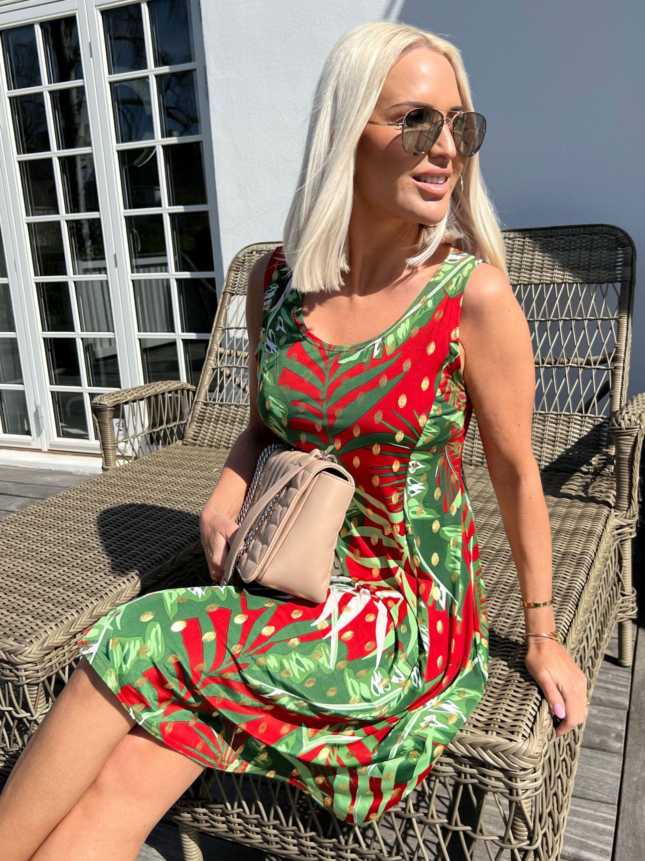 Maj - Sød elastisk sommerkjole med guld pletter